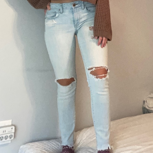 American Eagle Distressed Stretch Denim 